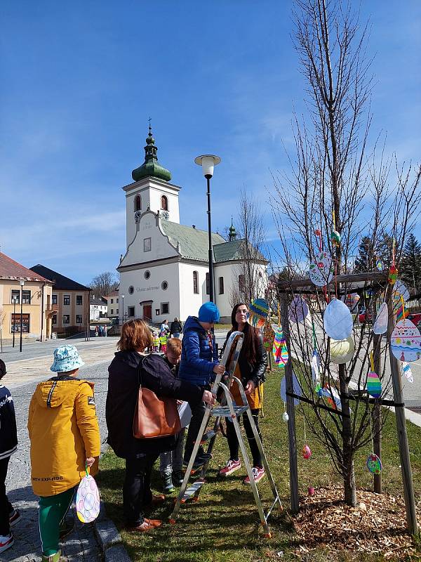 Volarské děti zdobily Vajíčkovník.