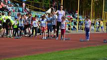 Městský stadion se zaplnil dětmi. Dům dětí a mládeže pro ně připravil atletickou soutěž.