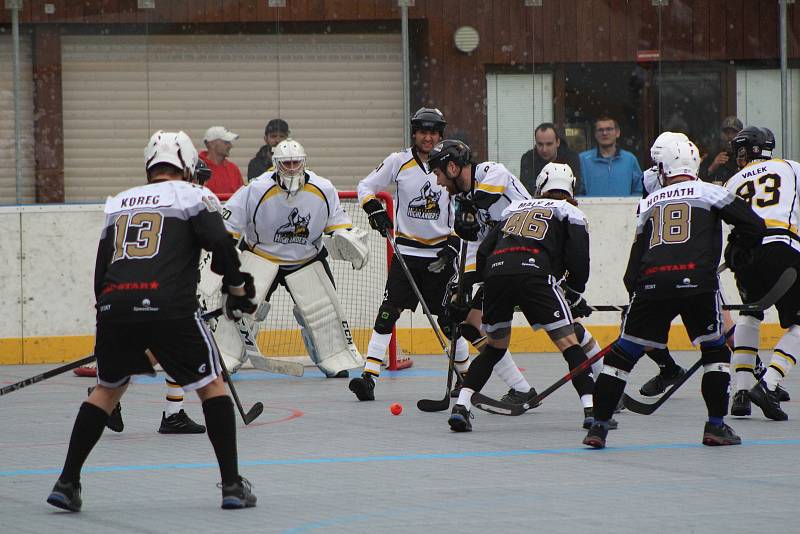 Hokejbalová extraliga: HBC Prachatice - HBC Svítkov Stars Pardubice 3:2 PP (1:1, 0:1, 1:0 - 1:0).