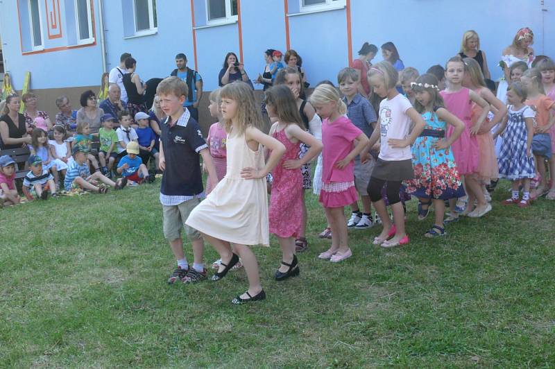 Budoucí školáci se loučili s mateřskou školou v Zahradní ulici.