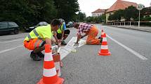 Pracovníci firmy Reno Šumava začali v pondělí v Prachaticích s obnovou vodorovného dopravního značení na silnicích v majetku Jihočeského kraje.