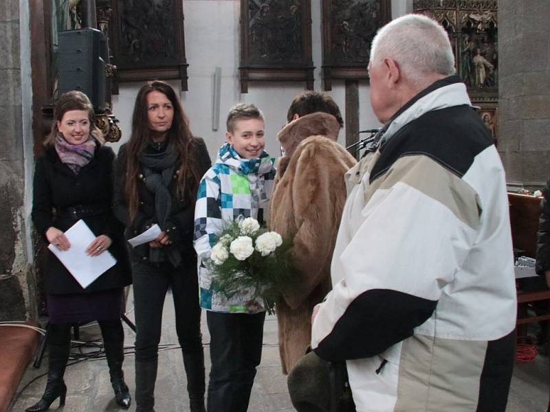 V sobotu dopoledne oslavili manželé Růžena a Vladimír Buzický padesát let společného života. Při výročí obnovili v kostele sv. Jakuba v Prachaticích manželský slib.