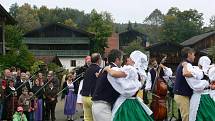 Tittlingu vládl folklor.