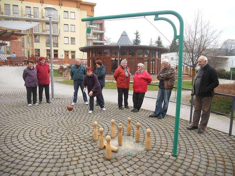 Prachatičtí senioři přivítali jaro sportem.