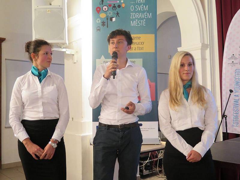 Studenti prachatického gymnázia představili svoji firmu v Moravské Třebové.