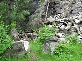 Sesuv skalního masivu na Sudslavickou stezku