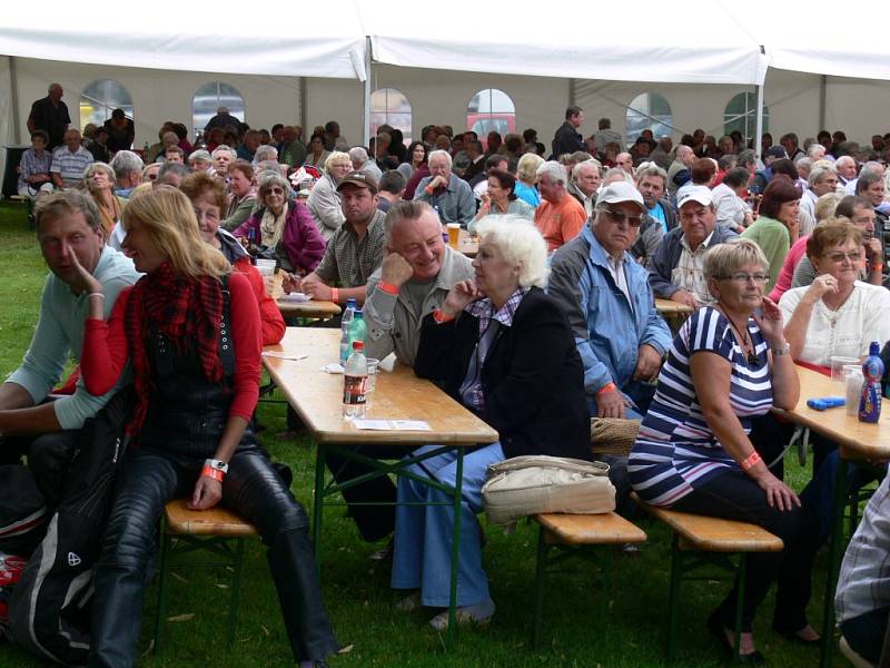 Víkend patřil v Jámě desátému Hudebnímu festivalu pod lípou. 