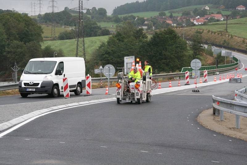 Kolaudace kruhové křižovatky v Těšovicích.