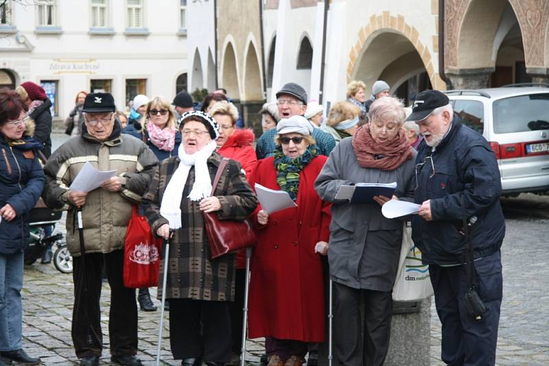 Vánoční koledy na Velkém náměstí v Prachaticích pod taktovkou Václava Franze.