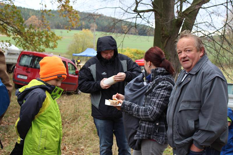 Výlov Dubského rybníku byl již tradičně středem zájmu široké veřejnosti. Na své si tu přišly ale i děti.