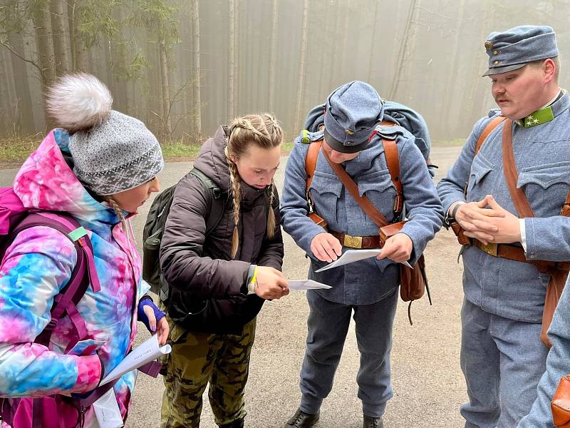 Členové spolku Jednadevadesátníci uctili na akci Military Death March památku žen, které zemřely při pochodu smrti.