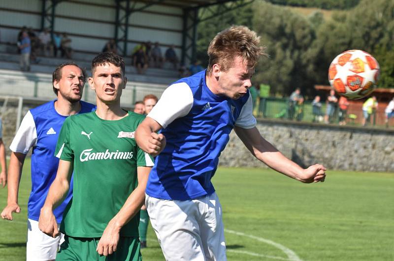 Lažišťští fotbalisté (zelené dresy) přehráli Třeboň 3:2.