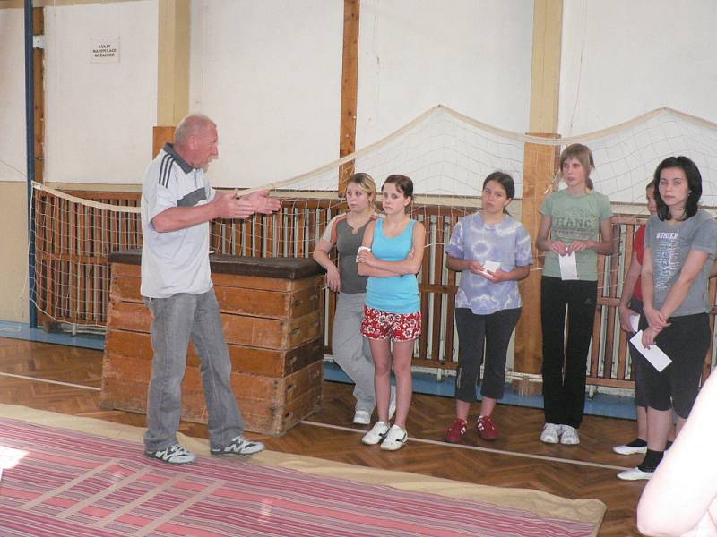 Uchazeči o studium na Střední pedagogickou školu v Prachaticích museli při přijímacím řízení podat ty nejlepší výkony v tělesné, hudební a výtvarné výchově.