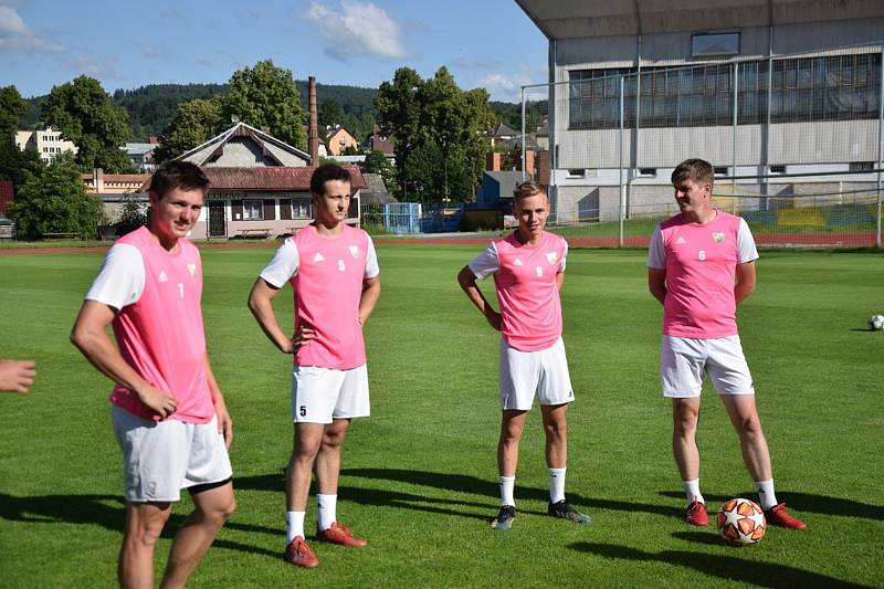 Fotbalisté Šumavanu Vimperk v pondělí odstartovali přípravu na novou sezonu. Čtrnáct dní budou s muži trénovat společně i starší dorostenci.