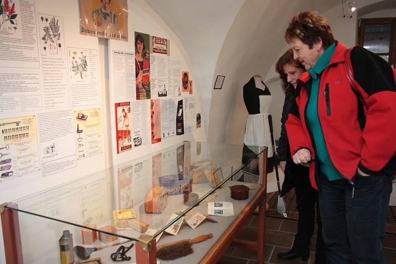 Prachatické muzeum otevřelo novou předvánoční výstavu s názvem Navaříno, napečíno, naklizíno.