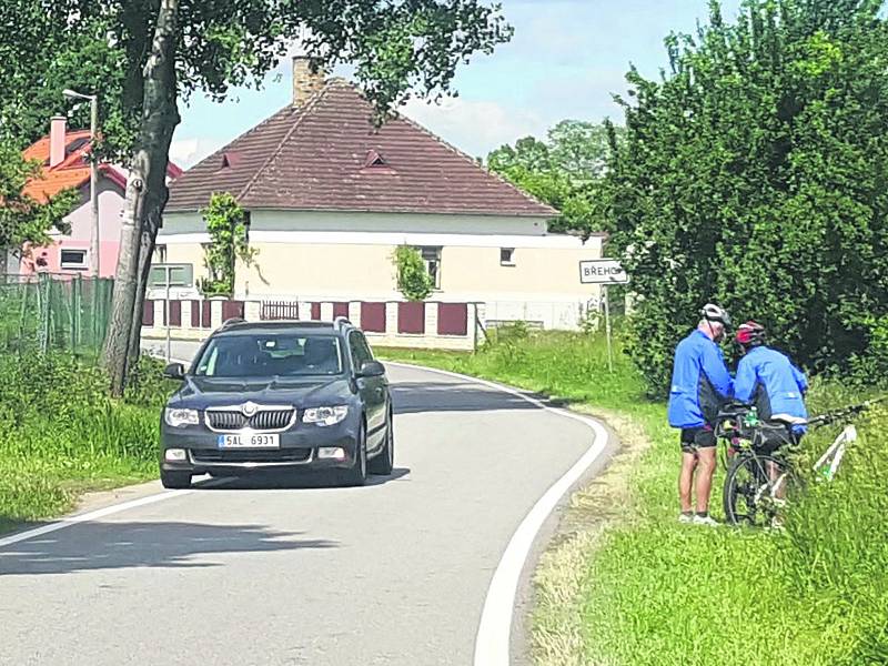 Do 17. prosince se opravuje silnice z Němčic do Češnovic. Objízdné trasy vedou buď přes Podeřiště, nebo přes Břehov a Čejkovice.