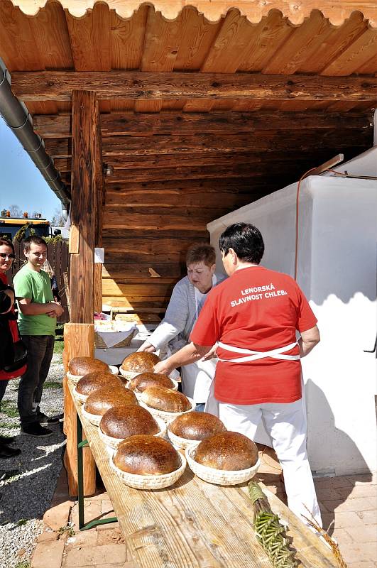 Pečení ve volarské muzejní peci.