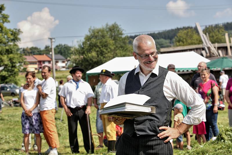 Na jubilejním desátém ročníku Volarského sekáče se sešli vyznavači kosení.