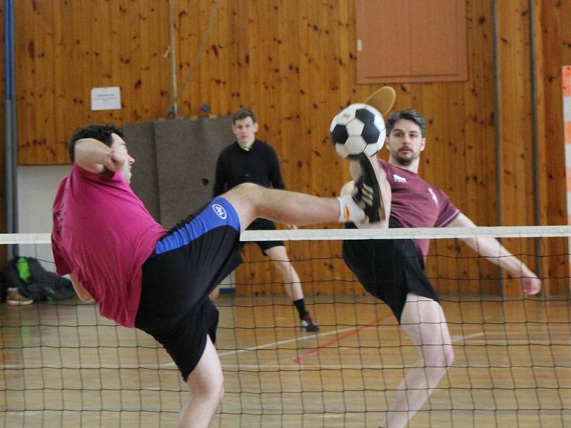 Nohejbalisté se sjeli do Zdíkova k tradičnímu nohejbalovému turnaji trojic.