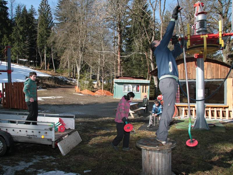 O Velikonocích vystřídalo lyžování na Libínském Sedle malování vajíček a pletení pomlázek.