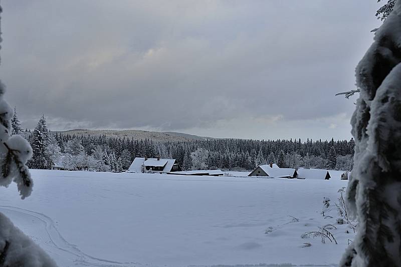 Na Churáňově bylo 7. ledna v osm ráno - 4,7 °C. Za posledních 24 hodin napadlo 11 cm nového sněhu. Celkově je 26 cm sněhu.