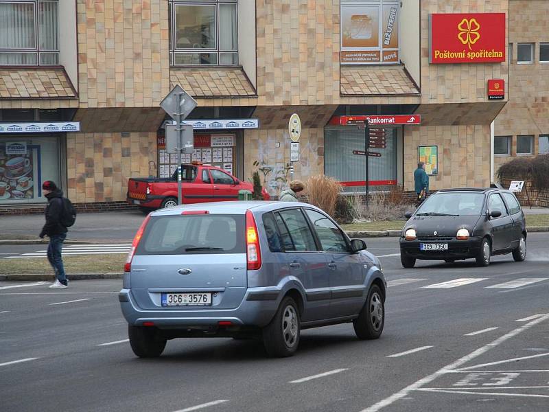 V pátek dopoledne kontrolovali poslicisté přechody ve městě s videokamerou.