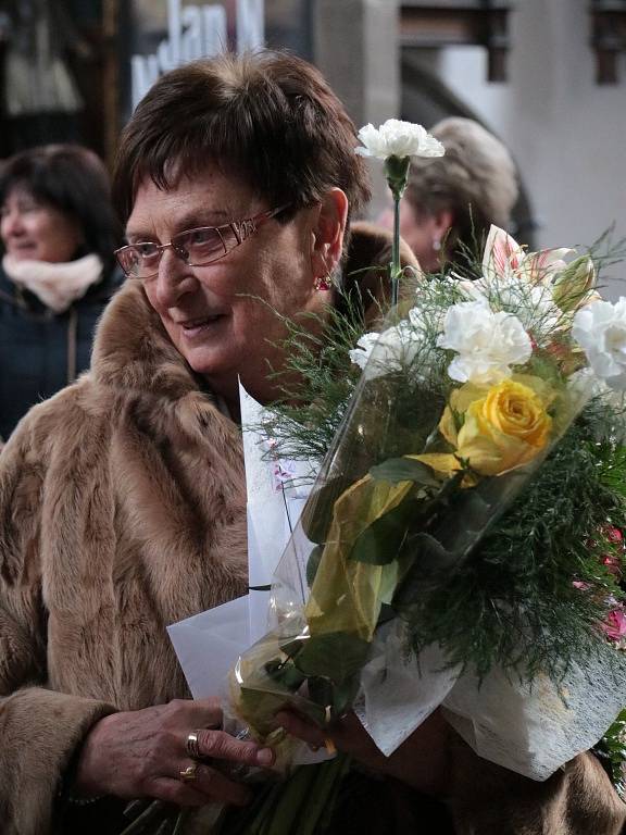 V sobotu dopoledne oslavili manželé Růžena a Vladimír Buzický padesát let společného života. Při výročí obnovili v kostele sv. Jakuba v Prachaticích manželský slib.