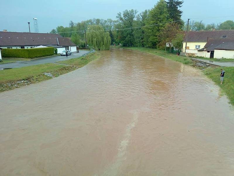 Následky bouřky ve Strunkovicích nad Blanicí a v Žíchovci.