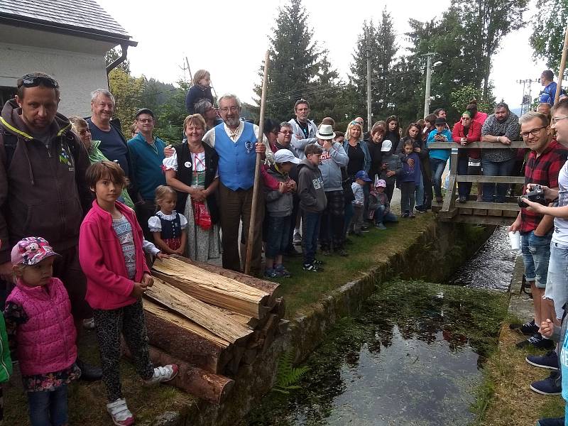 Zahájení plavení na Schwarzenberském plavebním kanále na Jeleních Vrších.