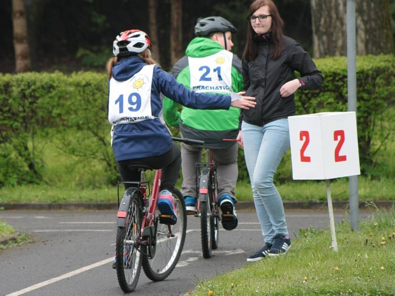 V Prachaticích se ve čtvrtek 5. května uskutečnilo okresní kolo soutěže mladých cyklistů. Ti museli zvládnout nejen jízdu na dopravním hřišti, ale také jízdu zručnosti, testy a zdravovědu.