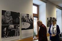 Výstavu fotografií Olga Havlová a Výbor dobré vůle mohou Prachatičtí vidět do 23. března.