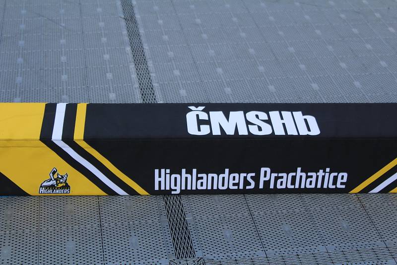 Nejmladší hokejbalisté HBC Highlanders Prachatice se po více než půl roce vrátili k tréninku.
