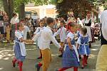 Prachatický folklórní soubor LIbín vychovává své nástupce. Premiérově se tak představil LIbíňáček ve Štěpánčině parku při Slavnostech Zlaté stezky.