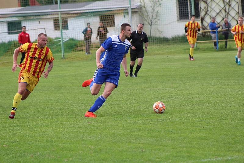 Čkyňští fotbalisté se po dlouhé pauze vrátili na zelený pažit.