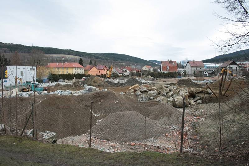 V dubnu 2013 už nestojí v areálu jediný objekt, stavební stroje likvidují i poslední pozůstatky bývalého podniku, který zaměstnával desítky lidí.V únoru 2013 začala demolice objektů v areálu Madety v Prachaticích.