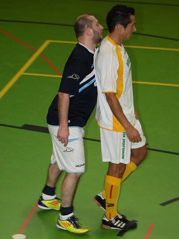 V sobotu 17. ledna se ve sportovní hale v Prachaticích odehrály zápasy krajského finále Českého poháru futsal sálové kopané. Foto z utkání SK Strabag  PT - Bombarďáci Větřní.