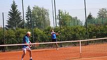 Tenisté v Prachaticích hráli J&B cup ve čtyřhře.