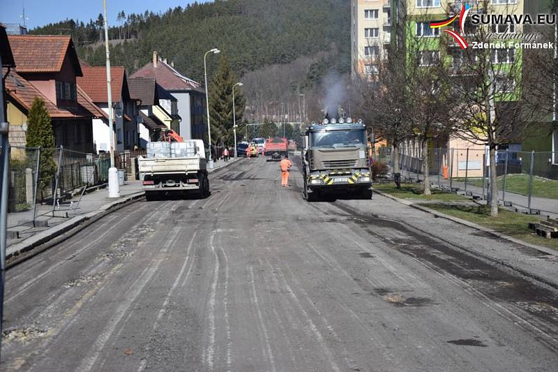 Opravy ve vimperské ulici 1. máje začaly.