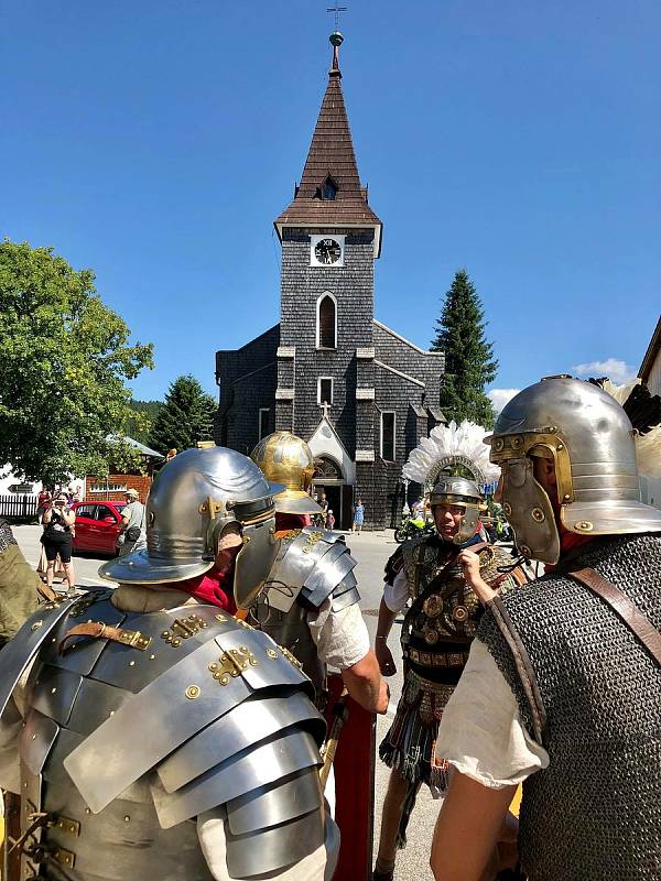 Římští legionáři a stateční barbaři bavili diváky ve Kvildě.