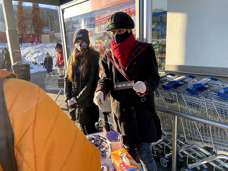 Věnovat peníze na charitu do Tříkrálové sbírky 2021 mohou lidé v Prachaticích u supermarketů nebo on-line.