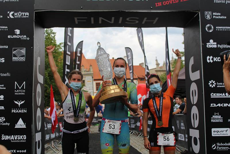 Němka Laura Philipp vyhrálo po Short tracku i hlavní závod Světového poháru v terénním triatlonu XTERRA Czech v Prachaticích.