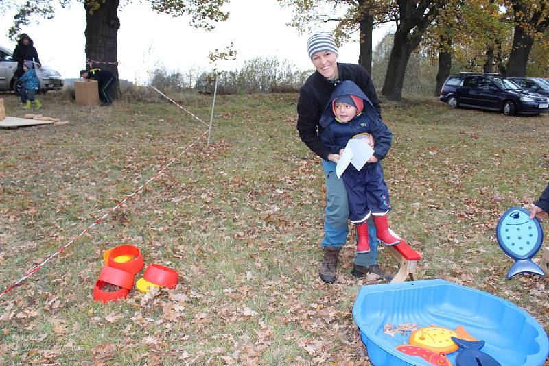 Výlov Dubského rybníku byl již tradičně středem zájmu široké veřejnosti. Na své si tu přišly ale i děti.