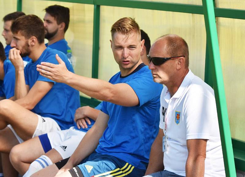 Lažišťští fotbalisté (zelené dresy) přehráli Třeboň 3:2.