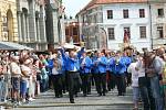 Sobotní program Slavností Zlaté stezky v Prachaticích odstartoval příchod historického průvodu s hlavním hostem letošních slavností Helenou Vondráčkovou.