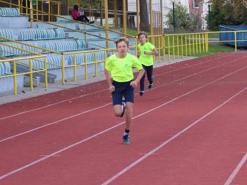 Atleti oslavili 100 let od narození manželů Zátopkových Přeborem Prachatic.