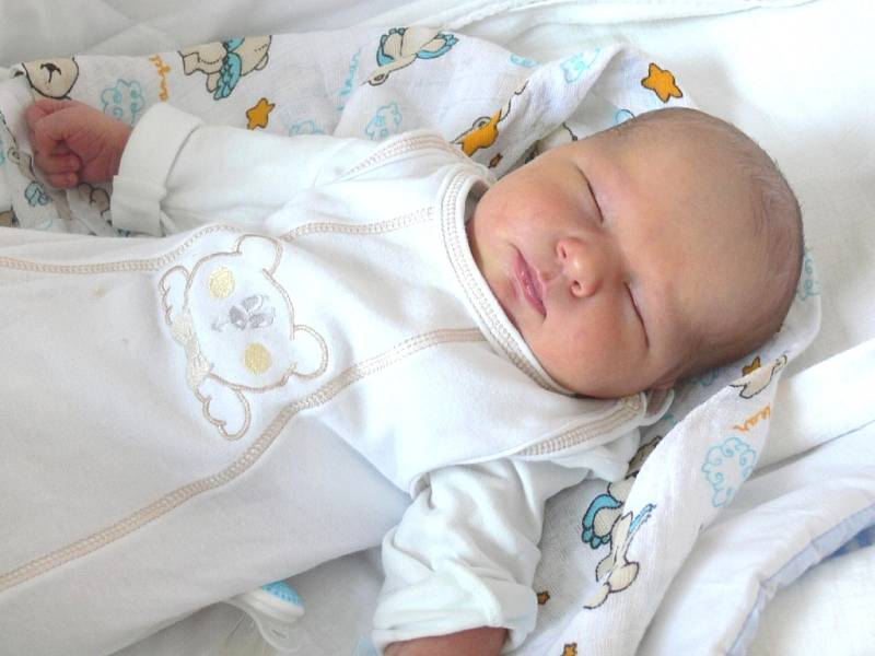 Tomáš Vojta se narodil v prachatické porodnici ve čtvrtek 7. března v 13.55 hodin. Vážil 3850 gramů a měřil 52 centimetrů. Rodiče Lenka a Jiří jsou z Lažistek. Doma na brášku čekal osmnáctiletý Martin.