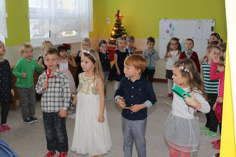 Předvánoční besídku si připravily děti z prachatické Mateřské školy v Krumlovské ulici pro své rodiče a prarodiče.
