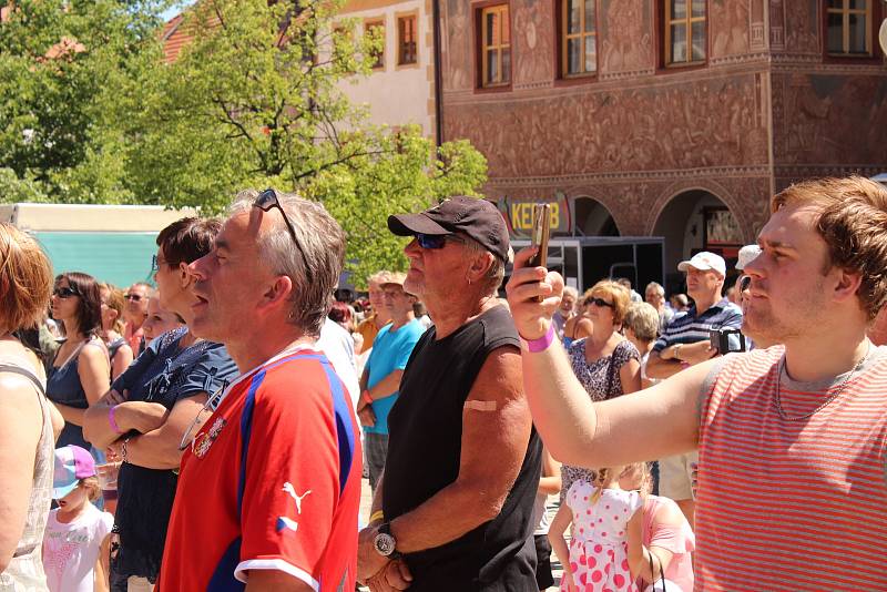 Zpěvačka Leona Machálková byla hlavním hostem slavností. Patřil jí první koncert sobotního dopoledne.