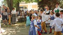 Prachatický folklórní soubor LIbín vychovává své nástupce. Premiérově se tak představil LIbíňáček ve Štěpánčině parku při Slavnostech Zlaté stezky.