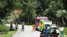 Tragedií skončila nehoda osobního vozidla na Vimpersku. Starší řidič na následky i přes veškerou pomoc zemřel na místě.